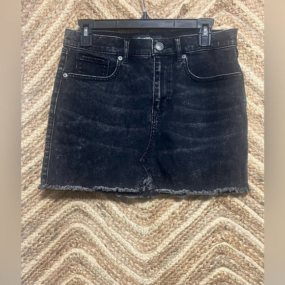 Express Women's Original Black Denim Straight Mini Mid Rise Skirt,Size 4 - Picture 1 of 8